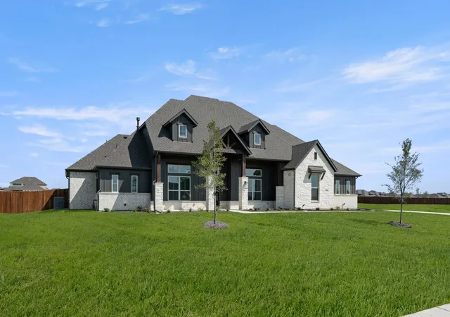 Photo 2 of Single family home for sale at 301 Hollingsworth Ln, Glenn Heights, TX 75154 | MLS# 21311878 | Listing updated on 2026-09-10