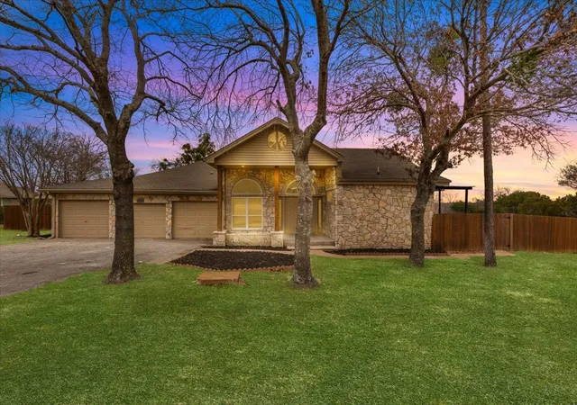 Photo 1 of Single family home for sale at 4017 Marana Dr, Granbury, TX 76048 | MLS# 21311881 | Listing updated on 2026-08-31