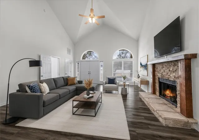 Photo 3 of Single family home for sale at 4017 Marana Dr, Granbury, TX 76048 | MLS# 21311881 | Listing updated on 2026-08-31