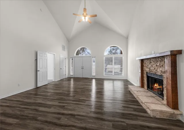 Photo 3 of Single family home for sale at 4017 Marana Dr, Granbury, TX 76048 | MLS# 21311881 | Listing updated on 2026-09-29