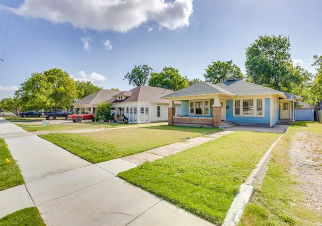 Photo 3 of Single family home for sale at 2505 Lipscomb St, Fort Worth, TX 76110 | MLS# 21309652 | Listing updated on 2026-09-09