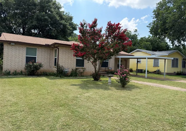 Photo 2 of Single family home for sale at 809 S Van Buren, Mc Gregor, TX 76657 | MLS# 21310997 | Listing updated on 2026-09-14