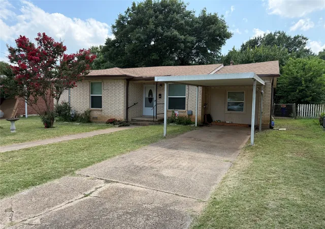 Photo 3 of Single family home for sale at 809 S Van Buren, Mc Gregor, TX 76657 | MLS# 21310997 | Listing updated on 2026-09-14