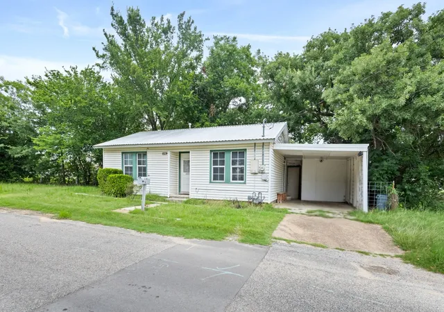 Photo 3 of Sale Pending at 1141 W Mcneill St, Stephenville, TX 76401 | MLS# 21312083 | Listing updated on 2026-07-30