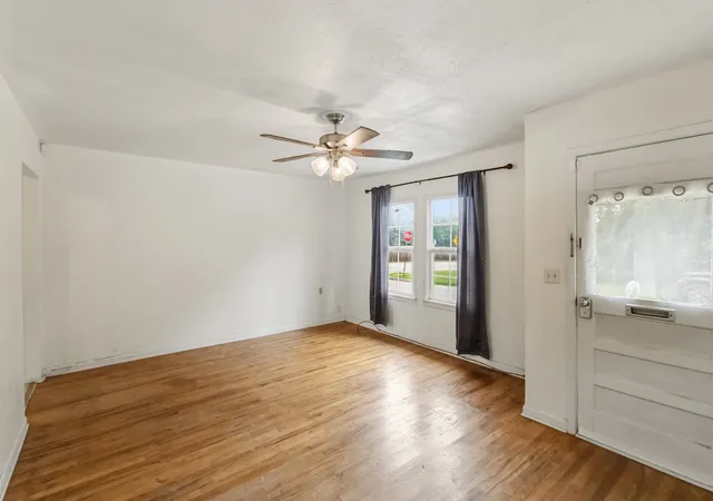 Photo 3 of Sale Pending at 1141 W Mcneill St, Stephenville, TX 76401 | MLS# 21312083 | Listing updated on 2026-07-30