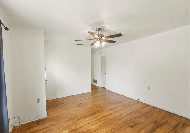 Photo 4 of Sale Pending at 1141 W Mcneill St, Stephenville, TX 76401 | MLS# 21312083 | Listing updated on 2026-07-30