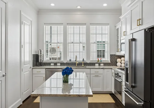 Photo 3 of Townhouse for sale at 7333 Valley View Ln #807, Dallas, TX 75240 | MLS# 21303691 | Listing updated on 2026-09-09