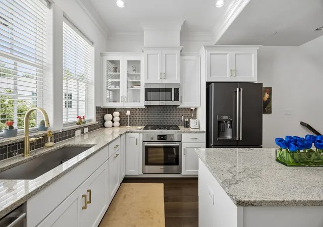 Photo 4 of Townhouse for sale at 7333 Valley View Ln #807, Dallas, TX 75240 | MLS# 21303691 | Listing updated on 2026-09-09