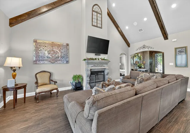 Photo 3 of Sale Pending at 118 Cedar Mountain Dr, Weatherford, TX 76085 | MLS# 21312288 | Listing updated on 2026-10-02