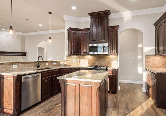 Photo 3 of Single family home for sale at 2038 Clive Dr, Granbury, TX 76048 | MLS# 21312415 | Listing updated on 2026-09-23
