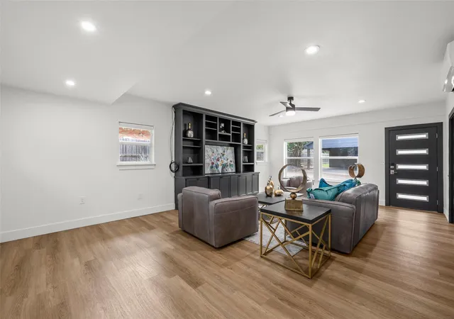 Photo 4 of Single family home for sale at 4916 Ridgeview Dr, Waco, TX 76710 | MLS# 21310926 | Listing updated on 2026-09-08