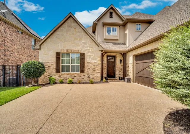 Photo 3 of Single family home for sale at 6409 Vintage Lake Dr, Arlington, TX 76016 | MLS# 21312553 | Listing updated on 2026-09-13