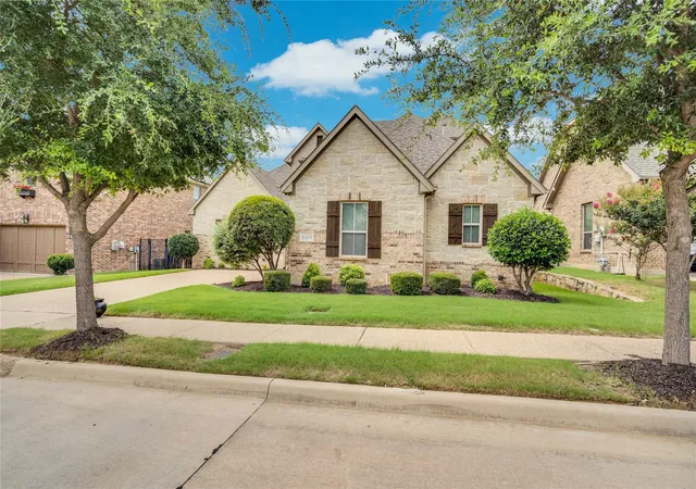 Photo 3 of Single family home for sale at 6409 Vintage Lake Dr, Arlington, TX 76016 | MLS# 21312553 | Listing updated on 2026-09-13