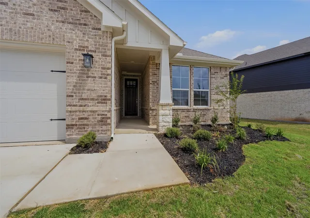 Photo 4 of Single family home for sale at 1201 Colca Dr, Springtown, TX 76082 | MLS# 21312640 | Listing updated on 2026-10-07