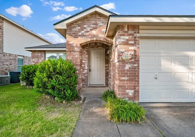 Photo 3 of Sale Pending at 5504 Camarillo Dr, Fort Worth, TX 76244 | MLS# 21312652 | Listing updated on 2026-07-30