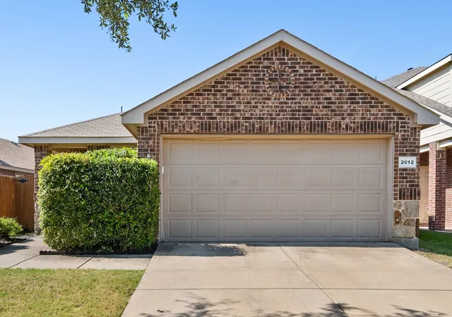 Photo 2 of Sale Pending at 2012 Victorian Dr, Heartland, TX 75126 | MLS# 21308011 | Listing updated on 2026-10-02