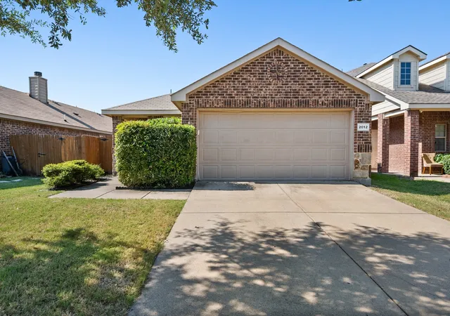 Photo 3 of Sale Pending at 2012 Victorian Dr, Heartland, TX 75126 | MLS# 21308011 | Listing updated on 2026-10-02