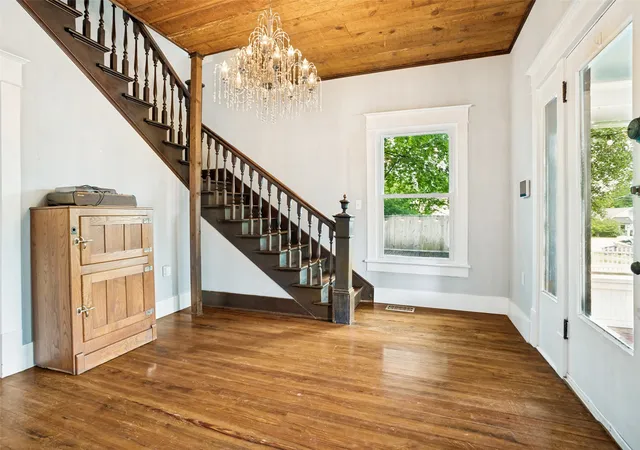 Photo 2 of Single family home for sale at 1015 N College St, Mc Kinney, TX 75069 | MLS# 21312107 | Listing updated on 2026-09-12