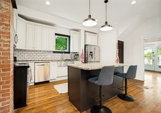 Photo 3 of Single family home for sale at 1015 N College St, Mc Kinney, TX 75069 | MLS# 21312107 | Listing updated on 2026-09-12
