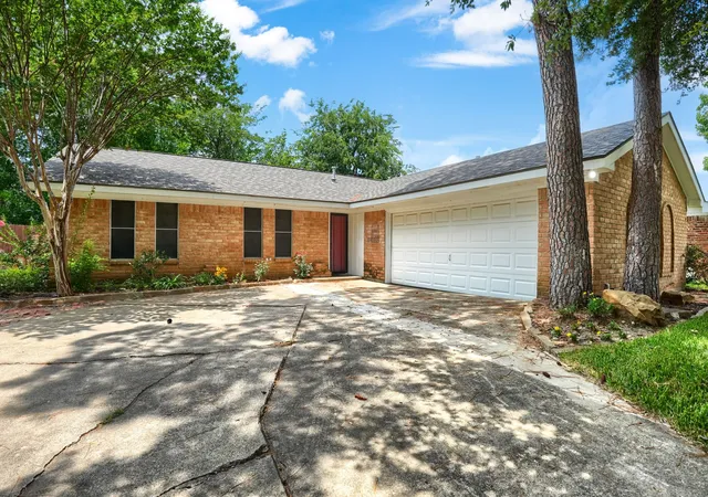 Photo 2 of Single family home for sale at 821 Prestwick St, Bedford, TX 76022 | MLS# 21311104 | Listing updated on 2026-10-05
