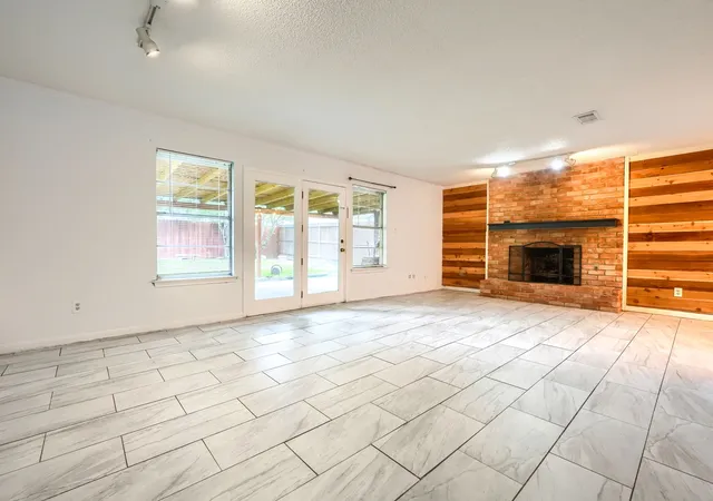 Photo 3 of Single family home for sale at 821 Prestwick St, Bedford, TX 76022 | MLS# 21311104 | Listing updated on 2026-10-05