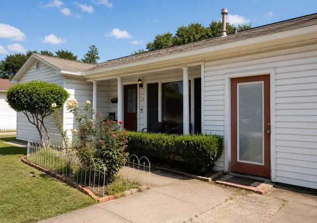 Photo 2 of Sale Pending at 1010 Mcclendon St, Irving, TX 75061 | MLS# 21312776 | Listing updated on 2026-09-15