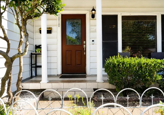 Photo 3 of Sale Pending at 1010 Mcclendon St, Irving, TX 75061 | MLS# 21312776 | Listing updated on 2026-09-15