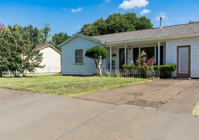 Photo 3 of Sale Pending at 1010 Mcclendon St, Irving, TX 75061 | MLS# 21312776 | Listing updated on 2026-09-15