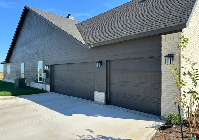 Photo 3 of Single family home for sale at 182 Sunny Side Rd, Valley View, TX 76272 | MLS# 21312801 | Listing updated on 2026-09-13