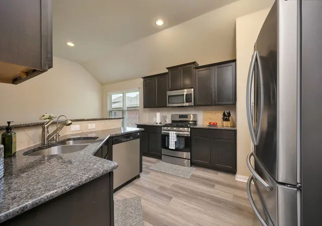 Photo 3 of Single family home for sale at 933 Keel Line Dr, Crowley, TX 76036 | MLS# 21310061 | Listing updated on 2026-09-08