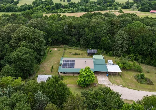 Photo 3 of Single family home for sale at 15800 County Road 4009, Mabank, TX 75147 | MLS# 21309072 | Listing updated on 2026-09-18