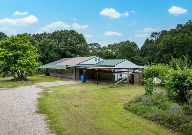 Photo 4 of Single family home for sale at 15800 County Road 4009, Mabank, TX 75147 | MLS# 21309072 | Listing updated on 2026-09-18