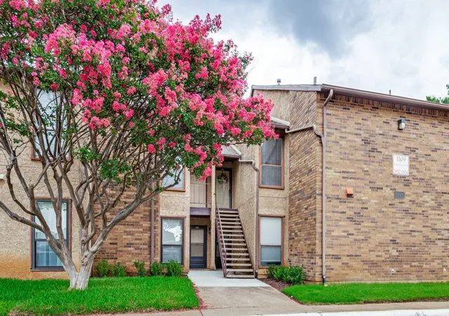 Photo 2 of Sale Pending at 1109 Calico Ln #1822, Arlington, TX 76011 | MLS# 21312307 | Listing updated on 2026-09-10
