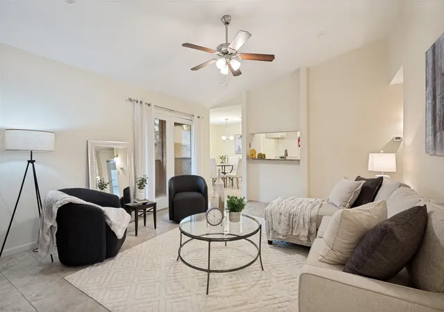 Photo 3 of Sale Pending at 1109 Calico Ln #1822, Arlington, TX 76011 | MLS# 21312307 | Listing updated on 2026-09-10