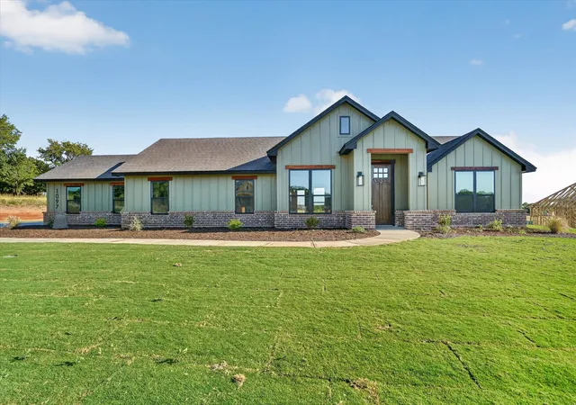 Photo 1 of Single family home for sale at 1097 Colt Rd, Springtown, TX 76082 | MLS# 21313009 | Listing updated on 2026-09-28