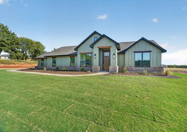 Photo 2 of Single family home for sale at 1097 Colt Rd, Springtown, TX 76082 | MLS# 21313009 | Listing updated on 2026-09-28