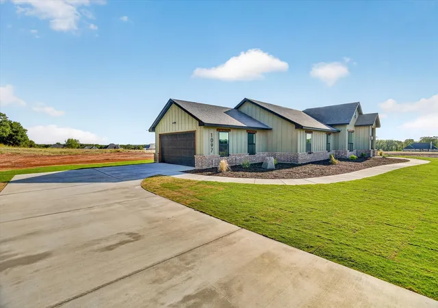 Photo 3 of Single family home for sale at 1097 Colt Rd, Springtown, TX 76082 | MLS# 21313009 | Listing updated on 2026-09-28
