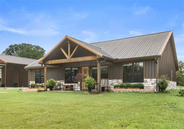 Photo 2 of Single family home for sale at 13217 Farm Road 195, Paris, TX 75462 | MLS# 21313062 | Listing updated on 2026-09-10