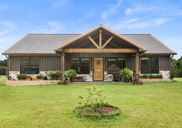 Photo 3 of Single family home for sale at 13217 Farm Road 195, Paris, TX 75462 | MLS# 21313062 | Listing updated on 2026-09-10