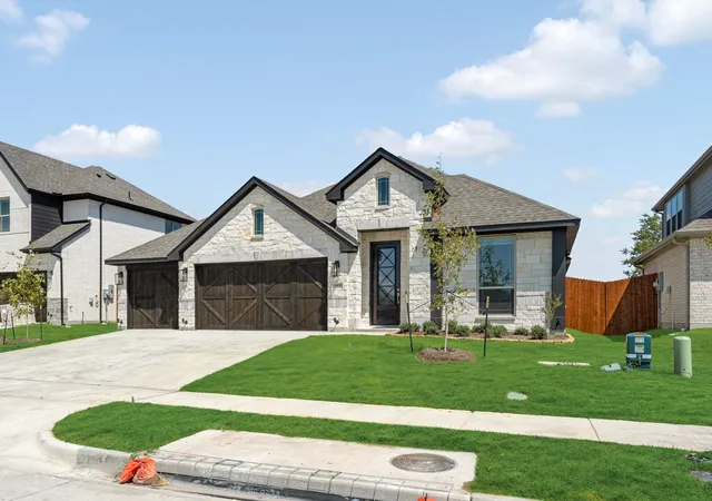 Photo 3 of Single family home for sale at 553 Red Maple Rd, Waxahachie, TX 75165 | MLS# 21313200 | Listing updated on 2026-10-05