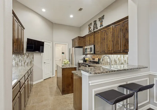 Photo 3 of Townhouse for sale at 6409 Eagle Nest Dr, Garland, TX 75044 | MLS# 21312983 | Listing updated on 2026-09-13