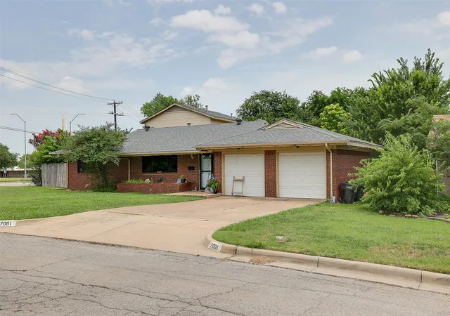 Photo 1 of Single family home for sale at 7001 Overhill Rd, Fort Worth, TX 76116 | MLS# 21311778 | Listing updated on 2026-09-10
