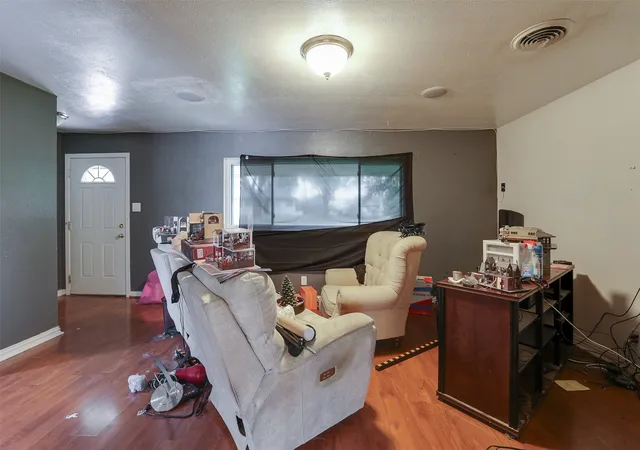Photo 4 of Single family home for sale at 7001 Overhill Rd, Fort Worth, TX 76116 | MLS# 21311778 | Listing updated on 2026-09-10