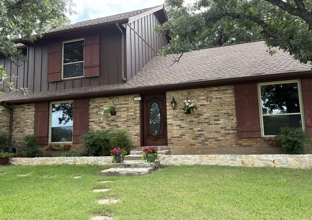 Photo 3 of Single family home for sale at 1212 Vera Ln, Kennedale, TX 76060 | MLS# 21313384 | Listing updated on 2026-09-12