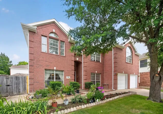 Photo 1 of Single family home for sale at 7708 Buccaneer Cir, Arlington, TX 76016 | MLS# 21311246 | Listing updated on 2026-09-19