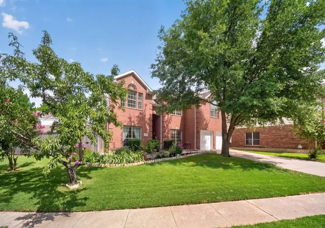 Photo 2 of Single family home for sale at 7708 Buccaneer Cir, Arlington, TX 76016 | MLS# 21311246 | Listing updated on 2026-09-19