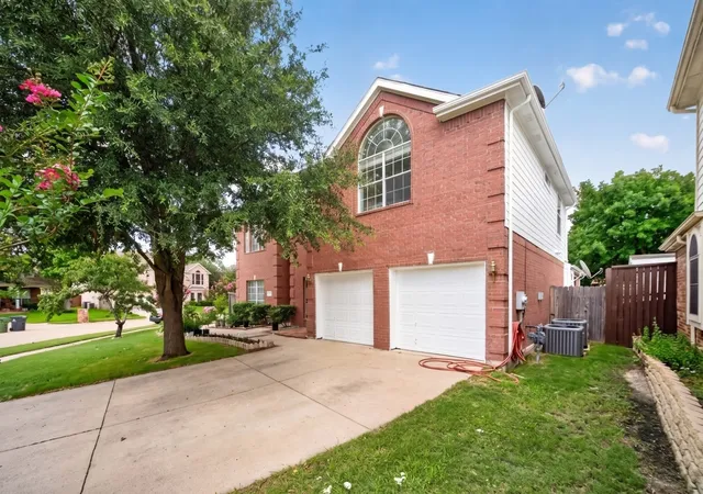 Photo 3 of Single family home for sale at 7708 Buccaneer Cir, Arlington, TX 76016 | MLS# 21311246 | Listing updated on 2026-09-19