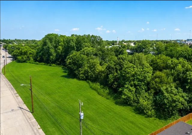 Photo 3 of Sale Pending at 3316 3330 S Tyler St, Dallas, TX 75224 | MLS# 21313370 | Listing updated on 2026-09-10