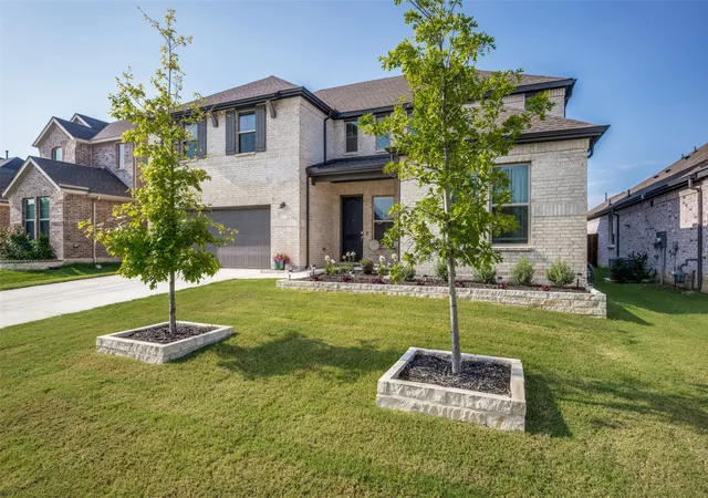 Photo 2 of Single family home for sale at 136 Nora Ln, Lake Dallas, TX 75065 | MLS# 21313478 | Listing updated on 2026-09-11