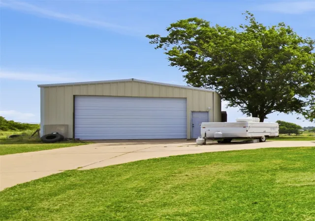 Photo 3 of Single family home for sale at 8116 Clearview Ct, Cresson, TX 76035 | MLS# 21310888 | Listing updated on 2026-09-09